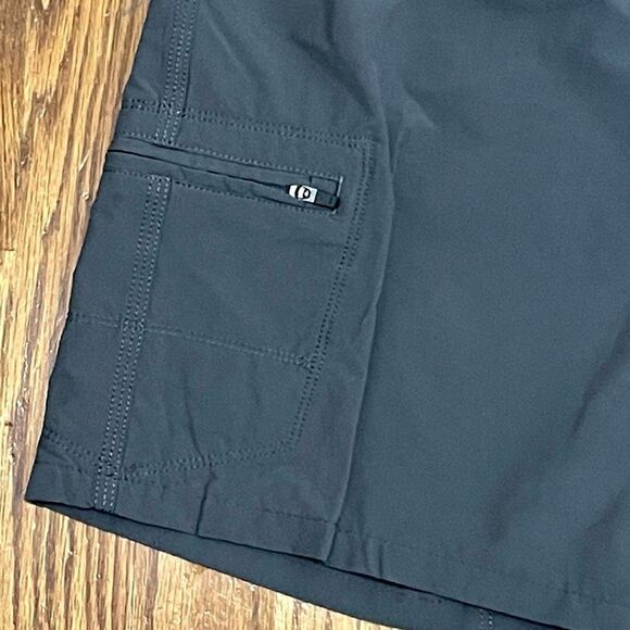 Travis Mathew Black Flat Front Golf Shirts. Size 36. - Picture 7 of 10